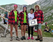 04 Targa di riconoscimento a Pasquale Epis e famiglia